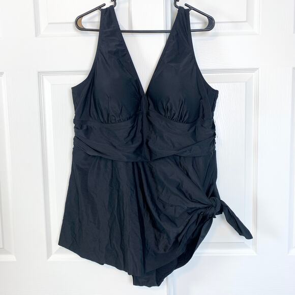 NWT Torrid Wireless Short Asymmetrical One Piece Swimsuit Swim Dress Black - Picture 5 of 9